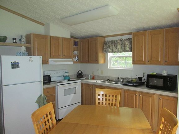 2nd image of 130 Bent Pine Trl