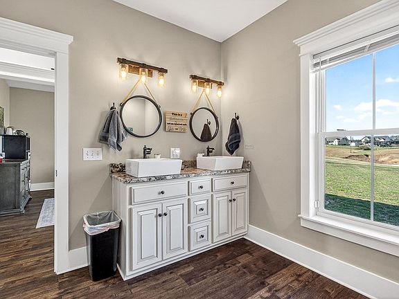 42nd image of 3001 Tulip Ln