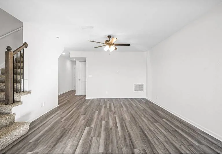 Oak Woods Townhomes — Photo 37