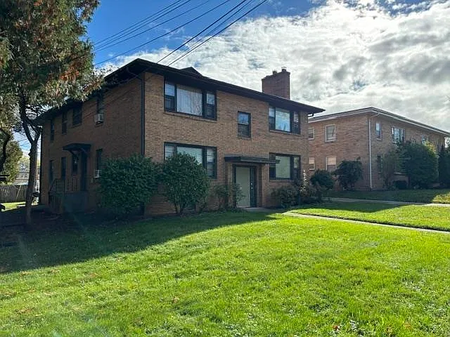 2 bed, 1.0 bath, 925 sqft, $1,495 — Photo 2