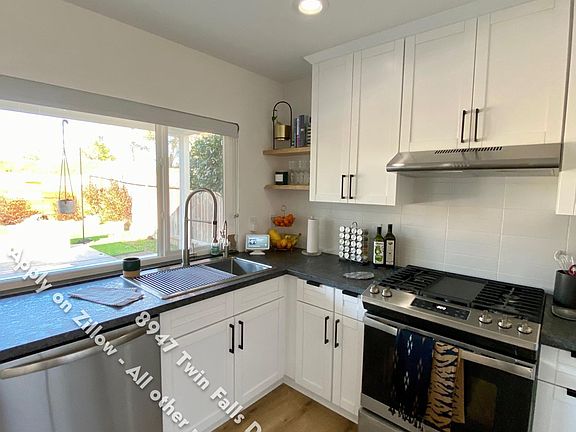 5th image of 8947 Twin Falls Dr