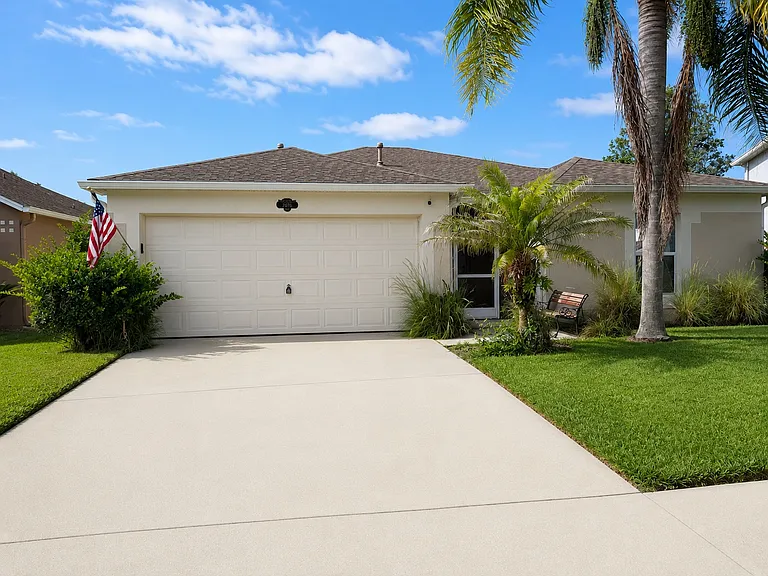 2236 Spring Creek Cir NE — Photo 2