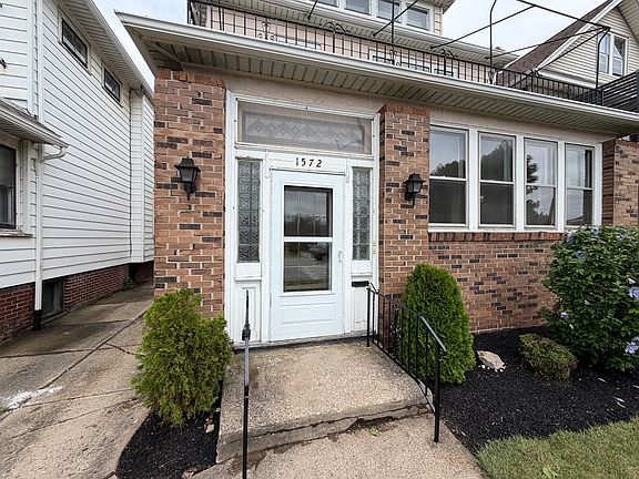3rd image of 1572 Elmwood Ave #1