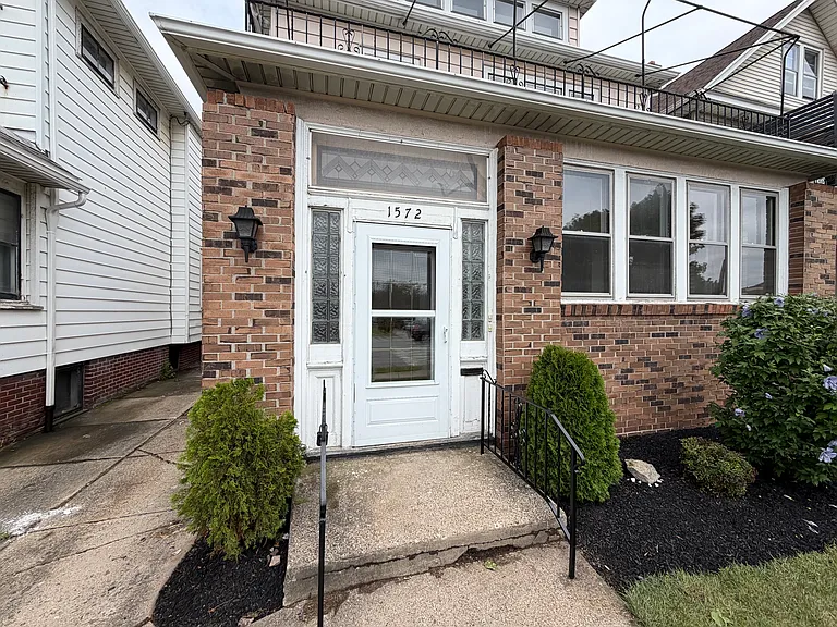 1572 Elmwood Ave #1 — Photo 3