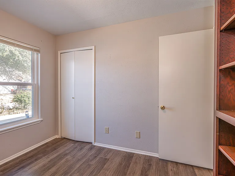 2911 Forest Creek Dr — Photo 30