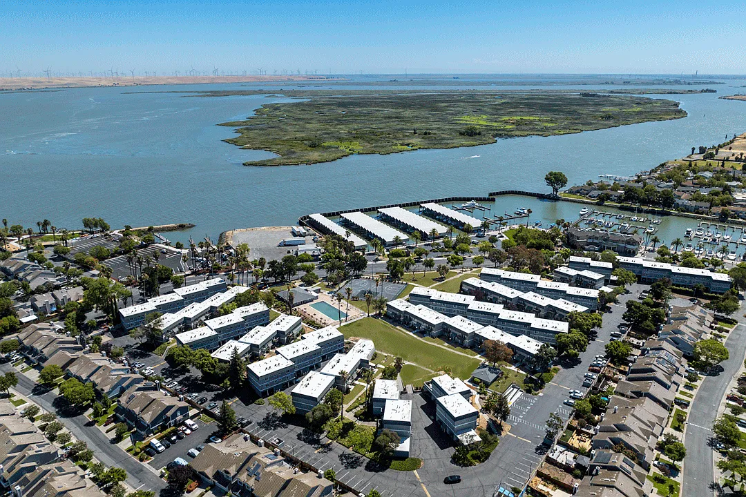 Marina Heights — Photo 1