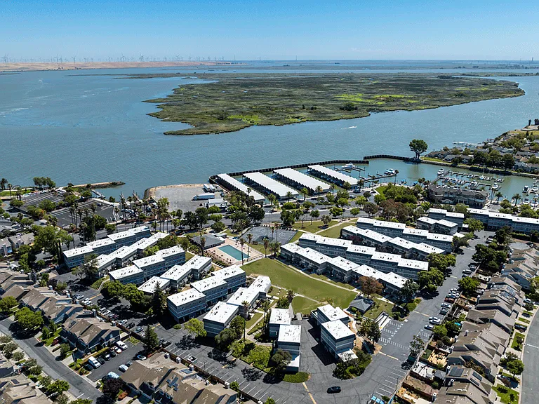 Marina Heights — Photo 1