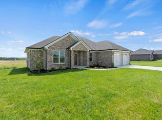 216 Berkley Hall Dr, Berea, KY 40403