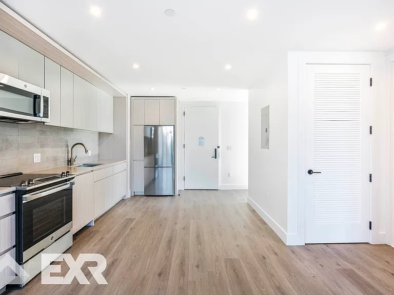 210 Clarkson Ave #427 — Photo 8