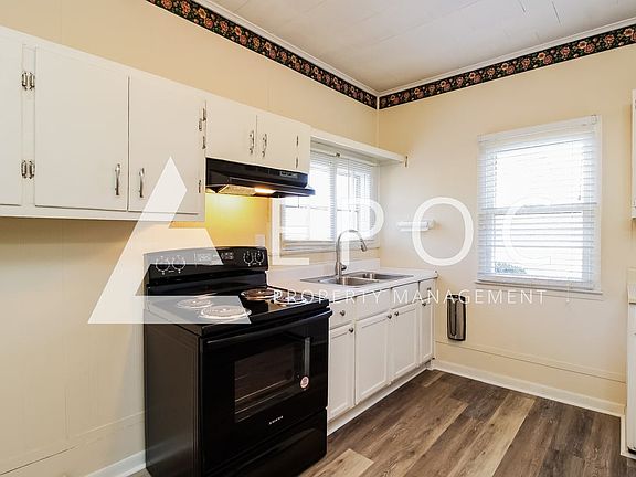 3rd image of 707 E Dayton Ave