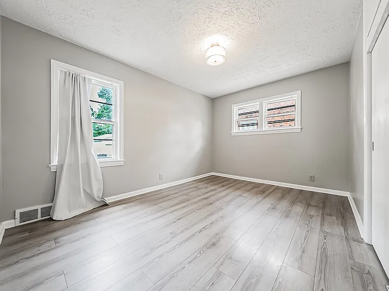 24111 Edgehill Dr — Photo 18