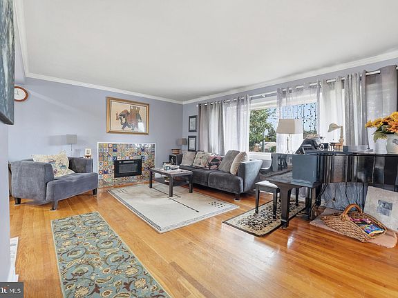 3rd image of 4600 Kling Dr