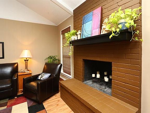 4th image of 808 Cornish Oak Ct