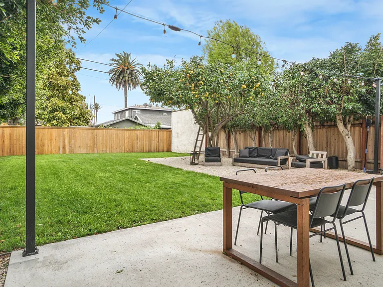 2736 S Sycamore Ave — Photo 3