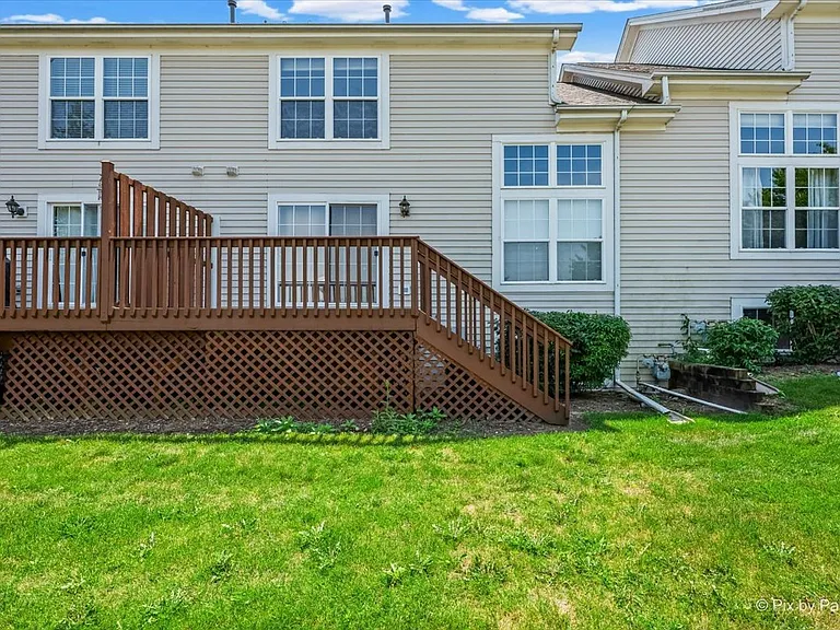 1058 E Danbury Dr — Photo 2