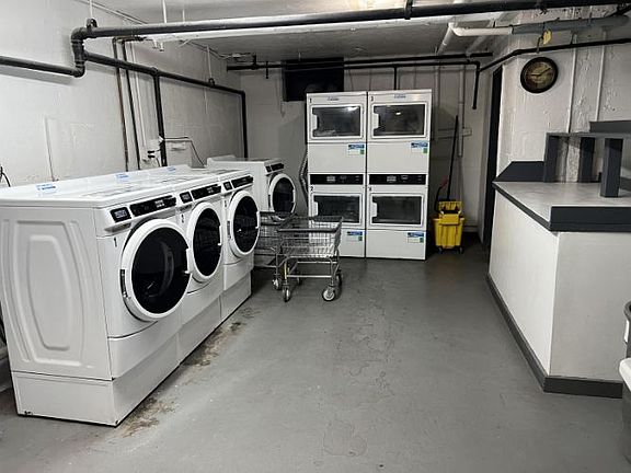 4th image of 165 Vroom St APT 4E