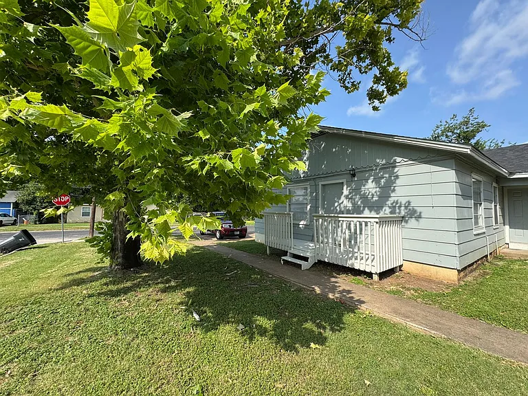 1301 Franz Dr — Photo 2
