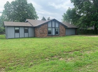 410 S Oklahoma St, Catoosa, OK 74015