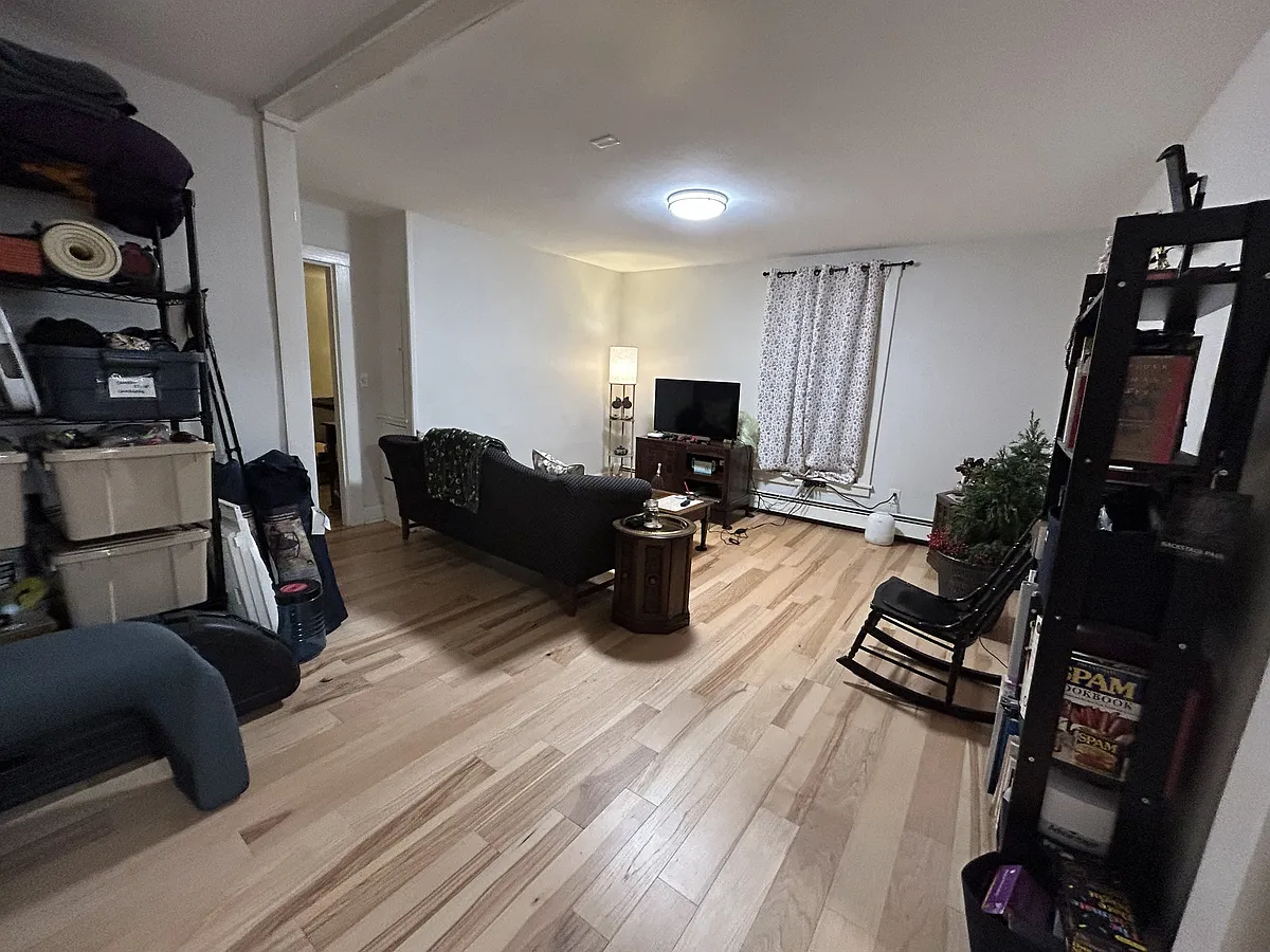 Building Photo - 360 Elm St #2