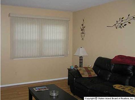 3rd image of 19 Franklin Ln APT C