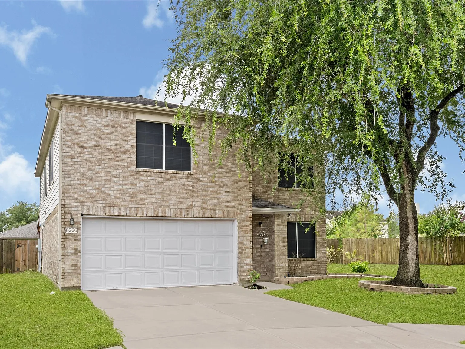 3 bed, 2.5 bath, 2500 sqft, $2,295 — Photo 3