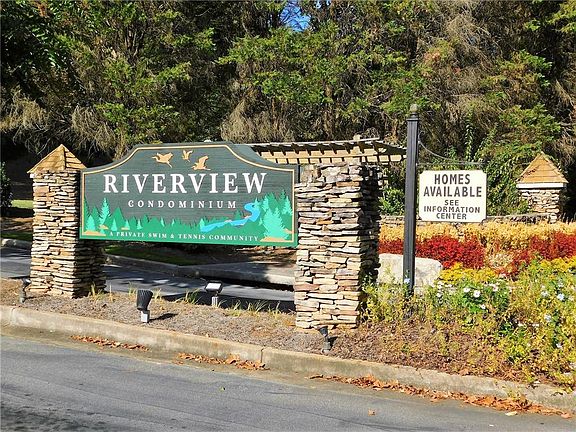 3rd image of 1007 Riverview Dr SE