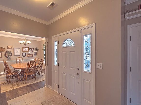 3rd image of 20 Druid Hill Ct