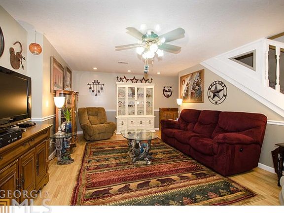 3rd image of 211 Duggan Hill Dr