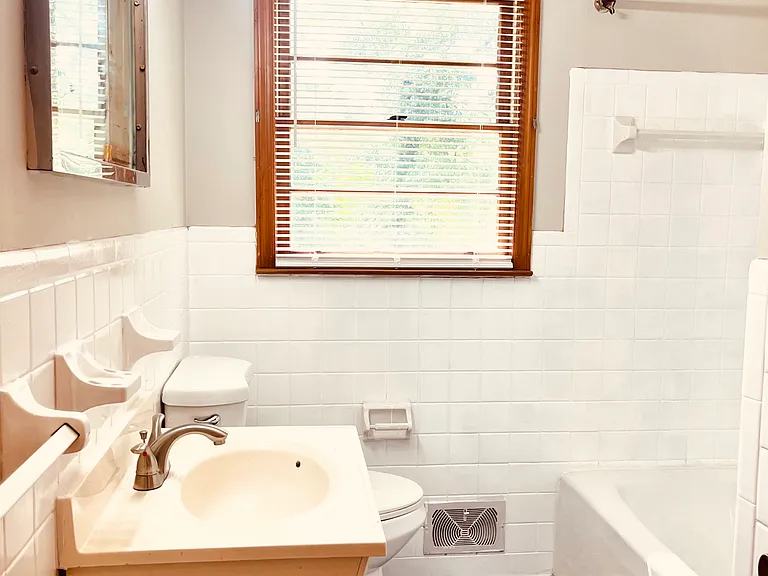 2417 Alandale Dr — Photo 18