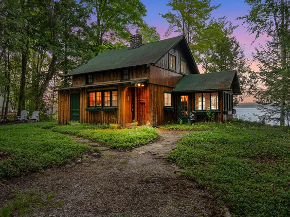 3387 S Fisher Dr, Indian River, MI 49749
