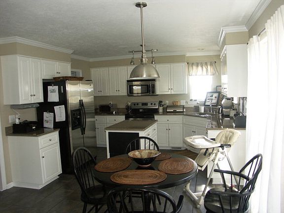 Kitchen/Dining Area