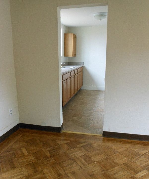 2nd image of 2223 Santa Rita St