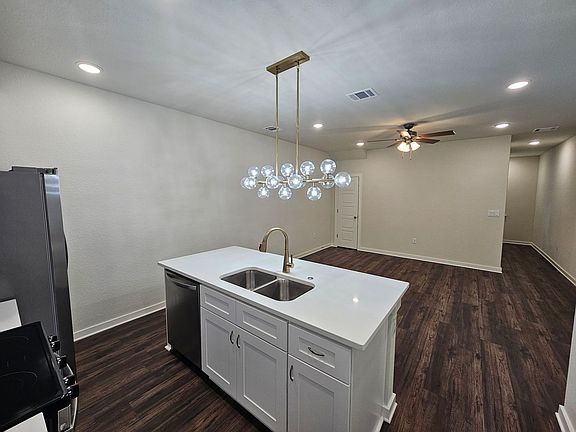 5th image of 810 S Walters St Unit 202