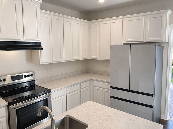 5th image of 545 Ruths Dr