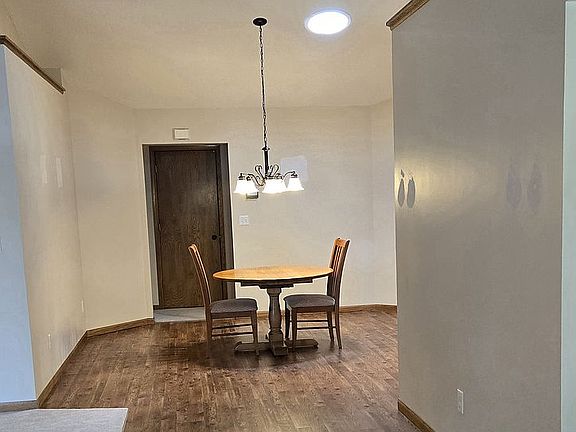 5th image of 64 Jackson Ct