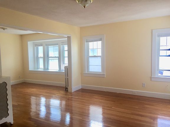 3rd image of 125-127 W Elm Ave