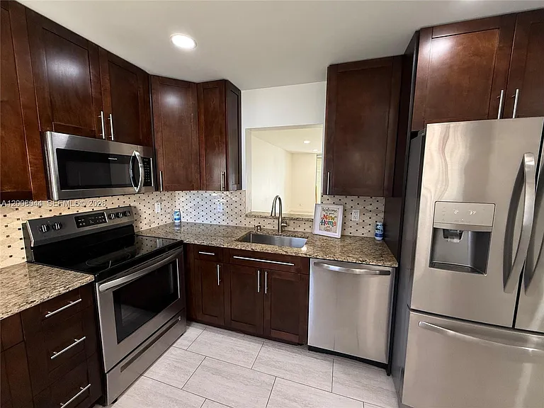 609 NE 14th Ave #108 — Photo 11