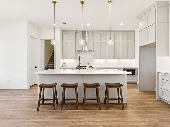 4th image of 711 Hummingbird Ln