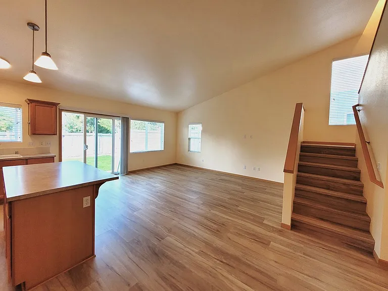 410 Holland Ave — Photo 19