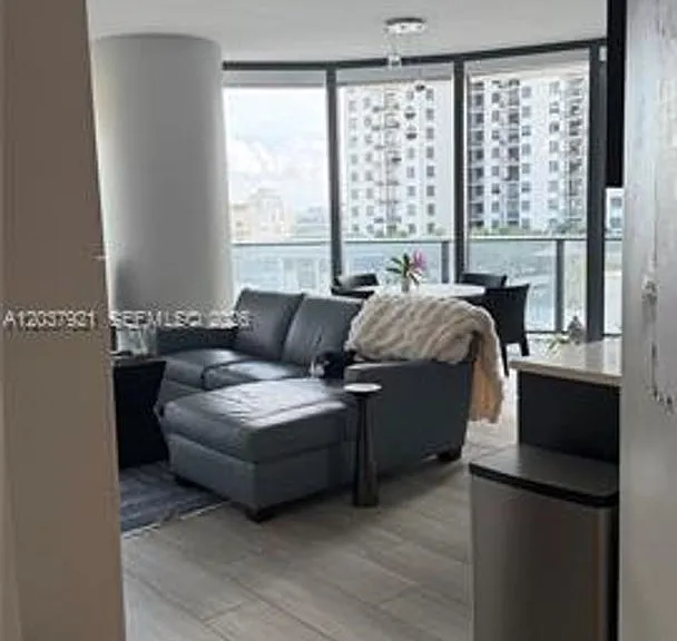 45 SW 9th St #1106 — Photo 45