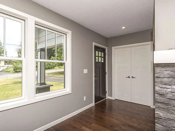 2nd image of 5321 Interlachen Blvd