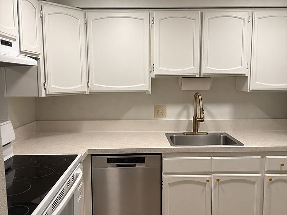 2nd image of 861 4th Ave N #101
