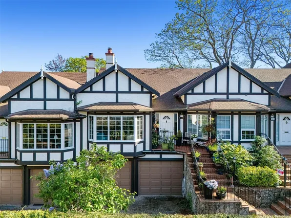 1409 Yale St, Oak Bay, BC V8S 5K6