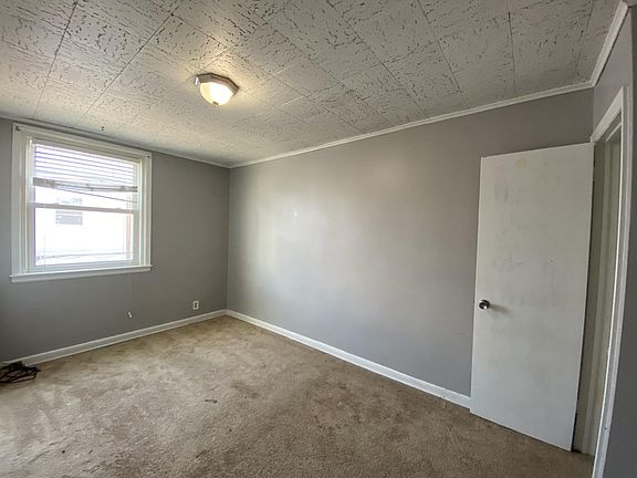 5th image of 2931 Devereaux Ave