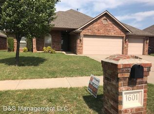 1601 Mead Ln, Moore, OK 73170
