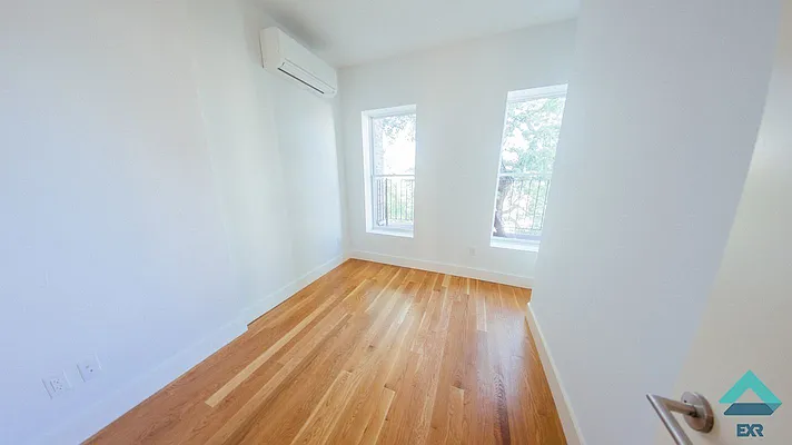 Rented by EXR | media 66