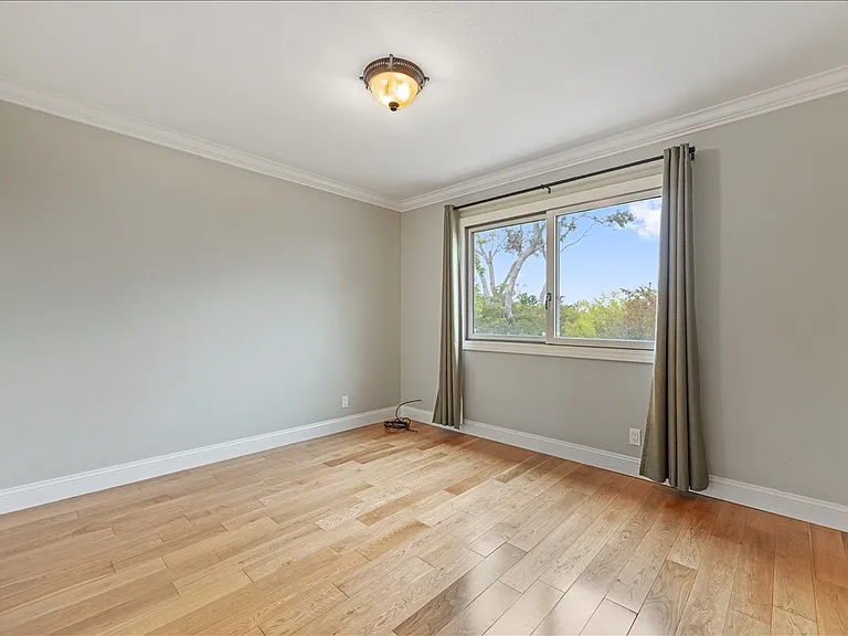 2740 Saint James Rd — Photo 33