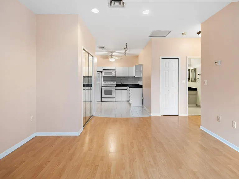 75 Liberty Ave #C32 — Photo 2