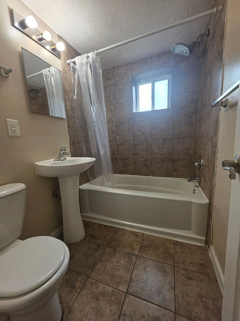 612 N 46th Street Apartments — Photo 4