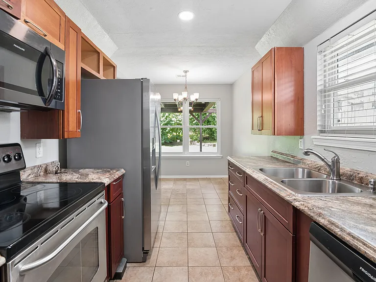 4604 S Ironwood Ave — Photo 3